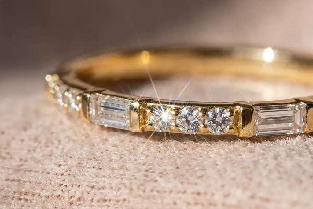 Diamante talla brillante que ilustra los 4C, brillo y transparencia