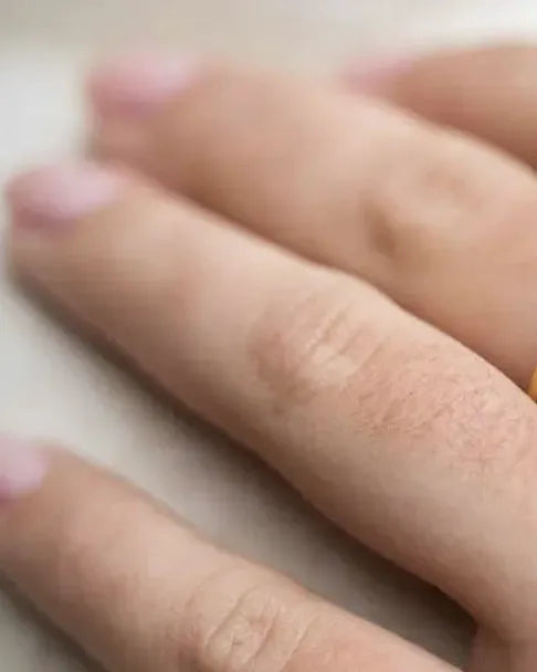 Anillo de compromiso con Diamante negro: guía completa