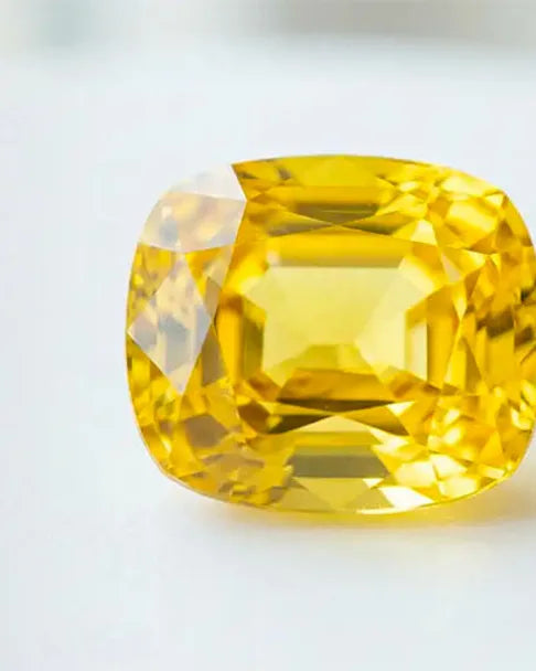 Zafiro amarillo: virtudes, simbolismo y tradición védica