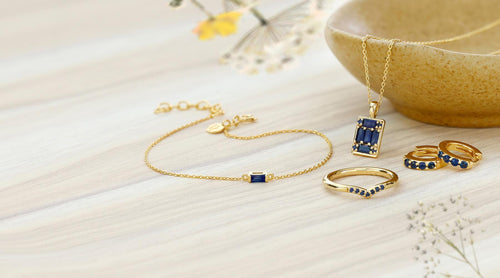Conjunto de joyería en vermeil de oro de 18 quilates engastado con zafiros por Mayuri