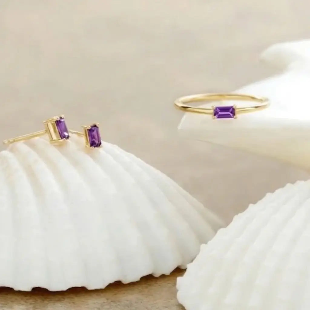 Pendientes y anillo en oro amarillo engastados con Zafiros violetas talla baguette