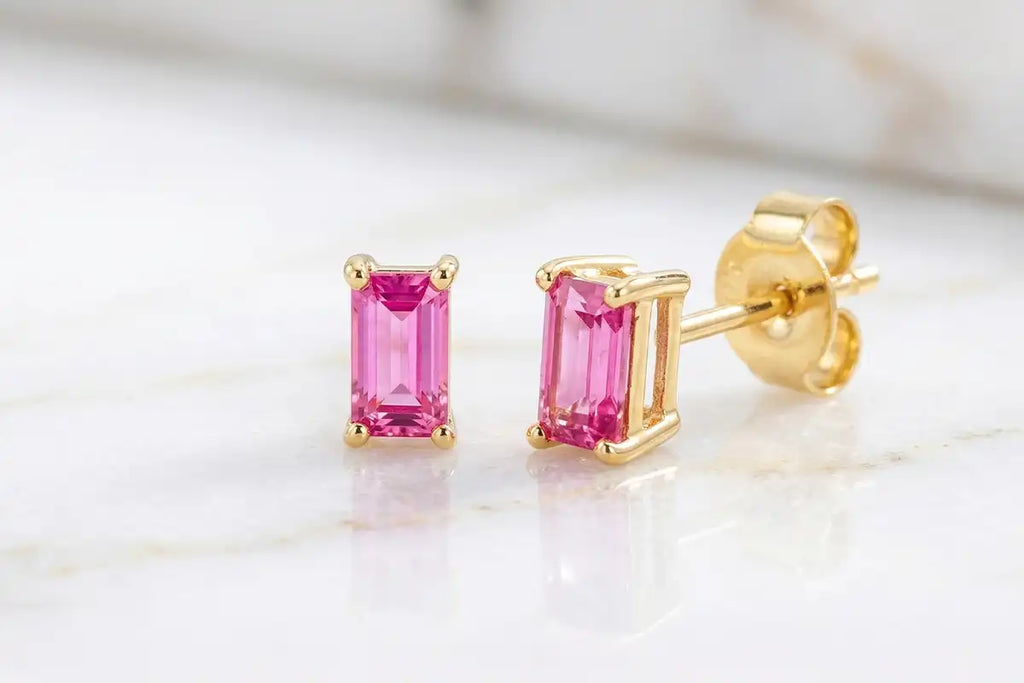 Pendientes de Zafiro rosa talla baguette y oro amarillo 18 quilates Mayuri, joyeria fina a medida