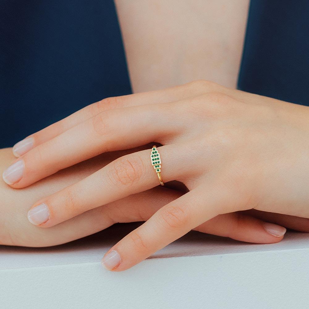 Anillo geométrico Brami XL en esmeralda