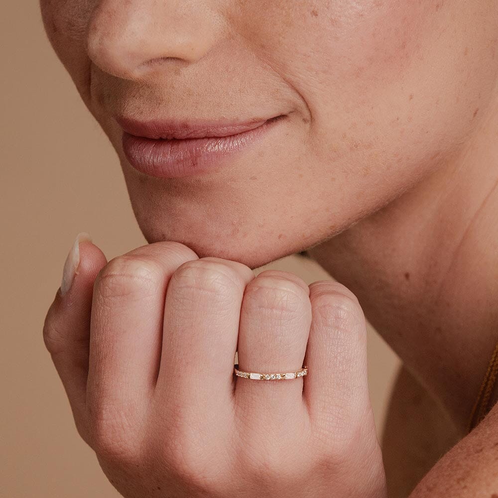 Alliance semi eternitée baguette et diamaond rond en or jaune