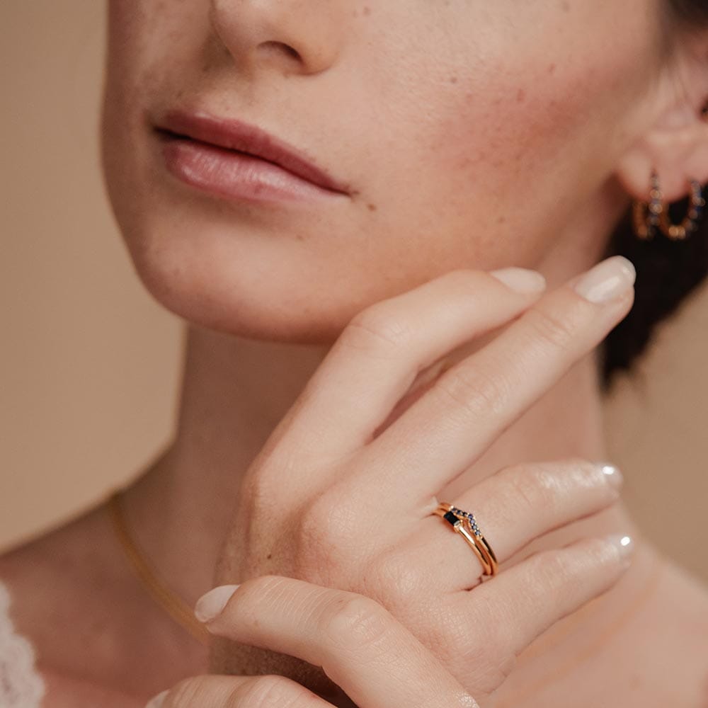 Combinación de anillo en forma de V y anillo de compromiso