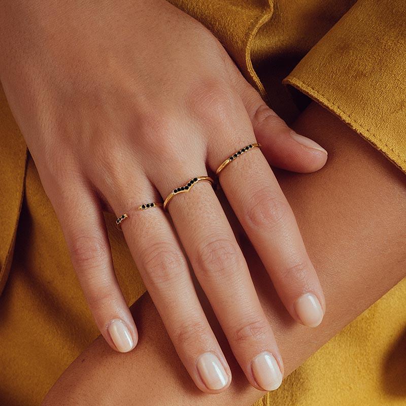 bagues fines en diamant noir en or jaune